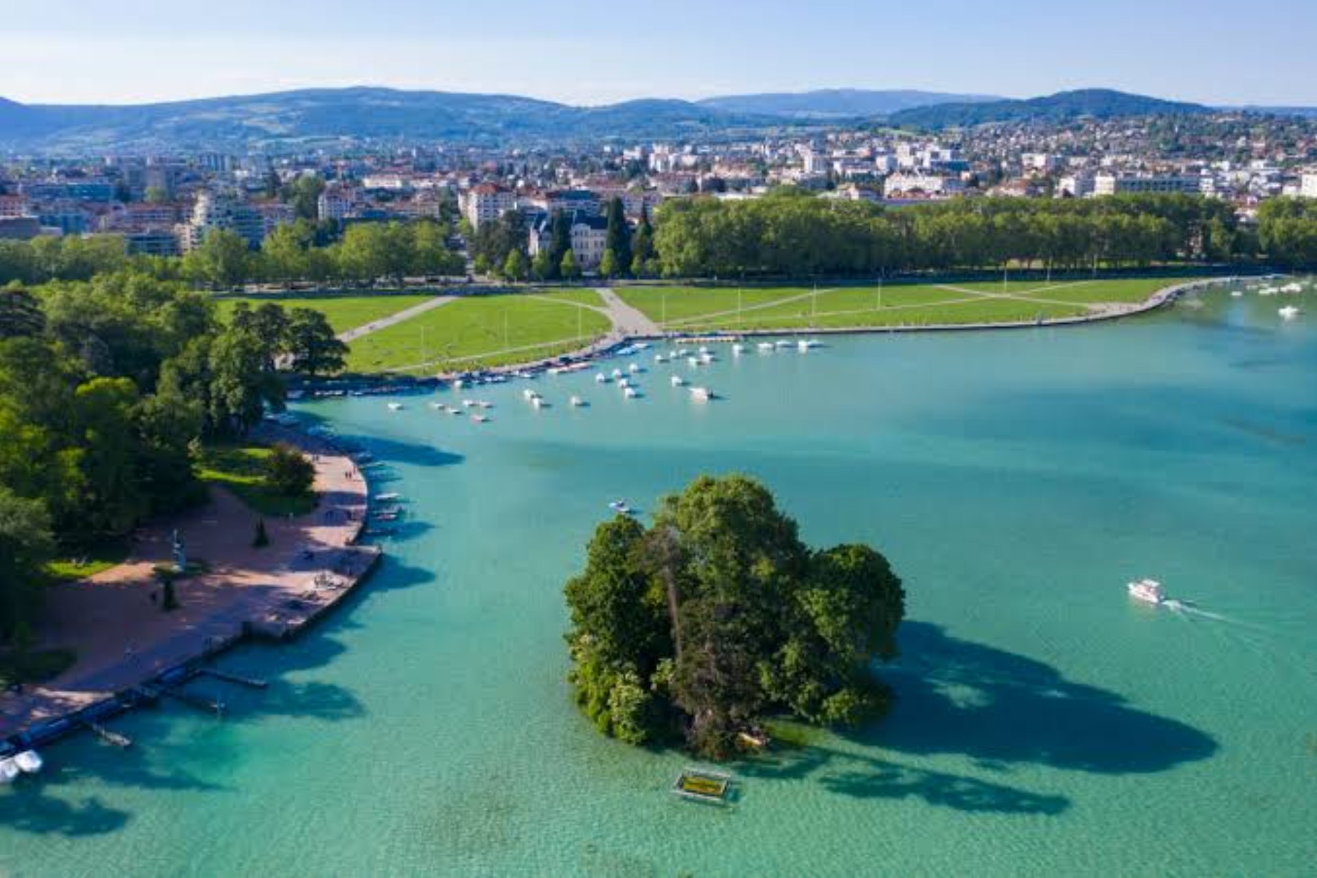 Le Pâquier au bord du lac d'Annecy