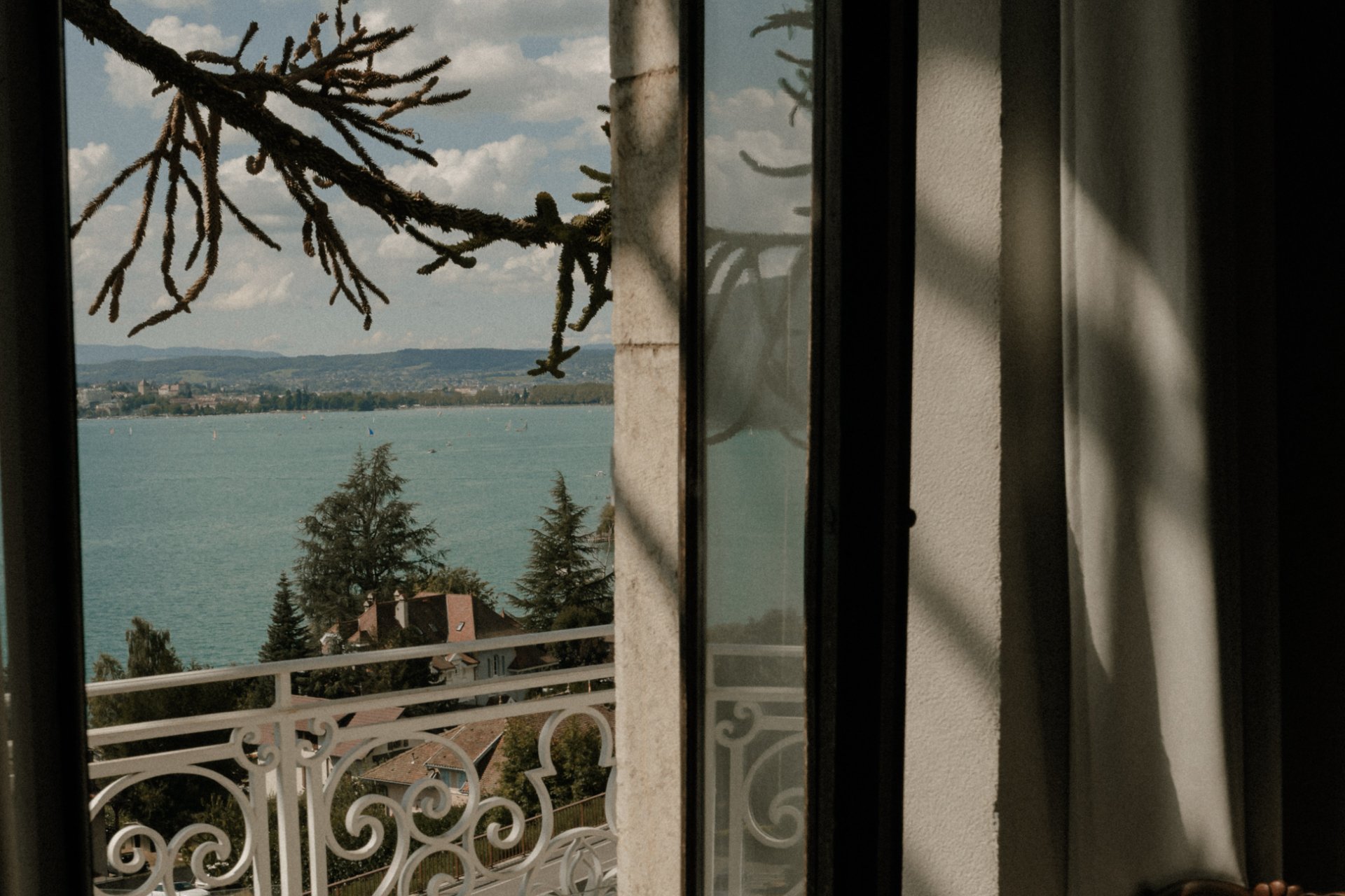 Vue sur le lac d'Annecy depuis le domaine