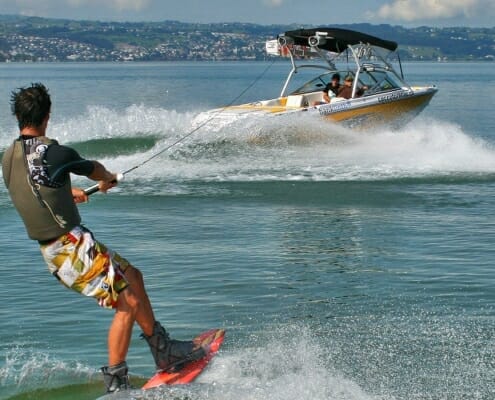 Ski nautique sur le lac d'Annecy