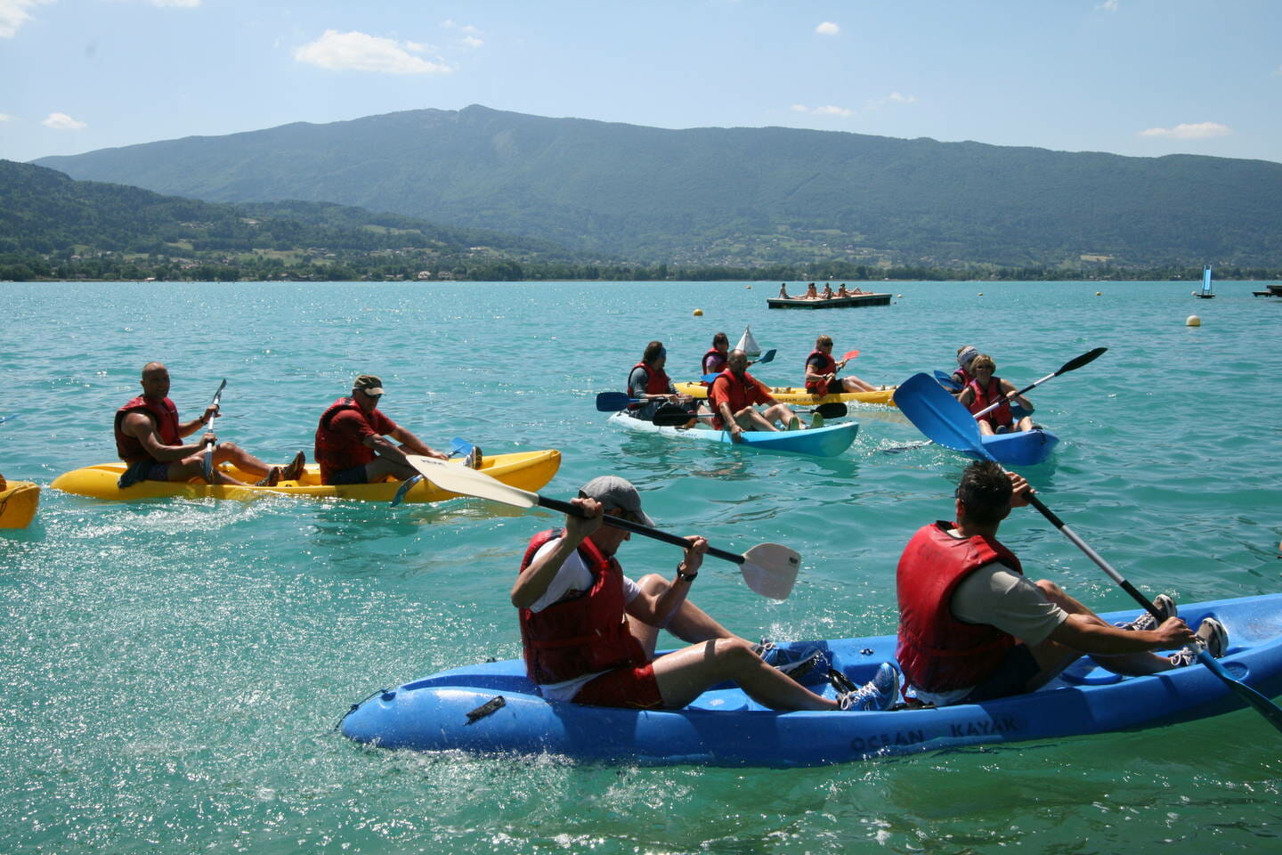Activité canoe kayak sur le lac