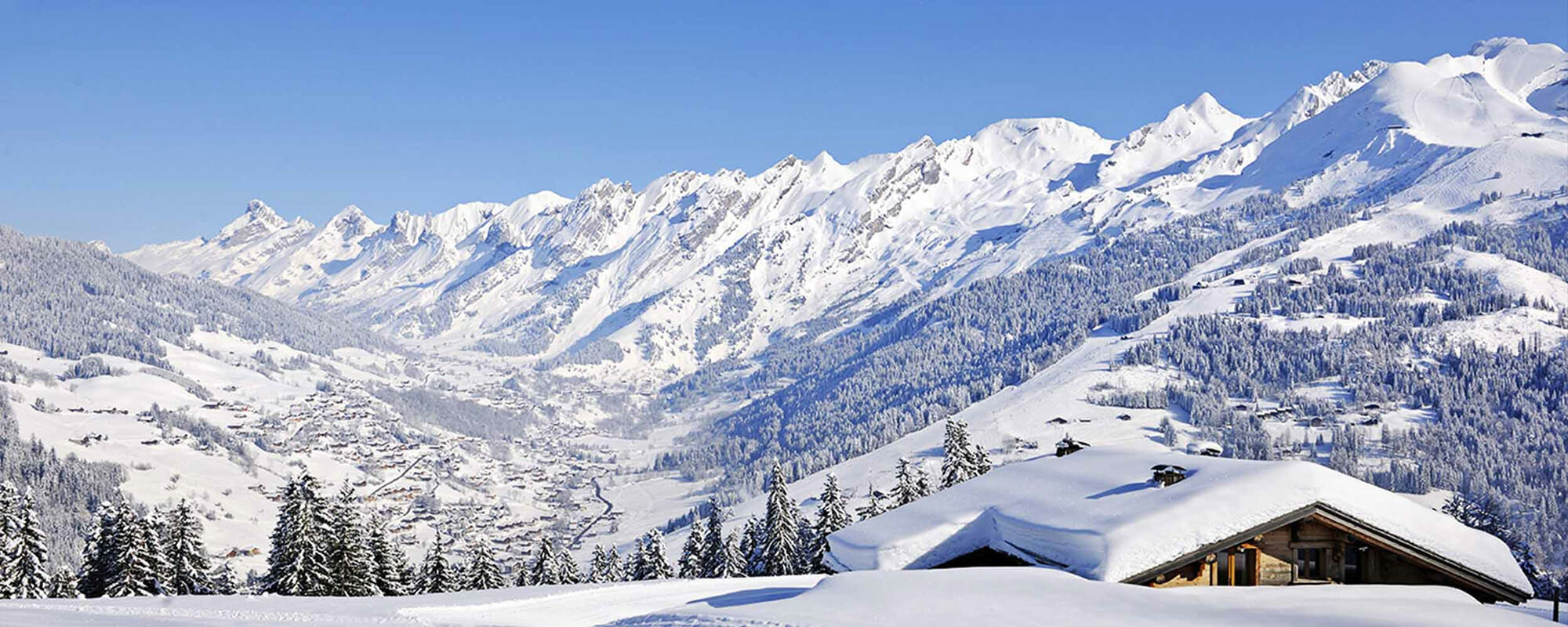 la clusaz enneigee